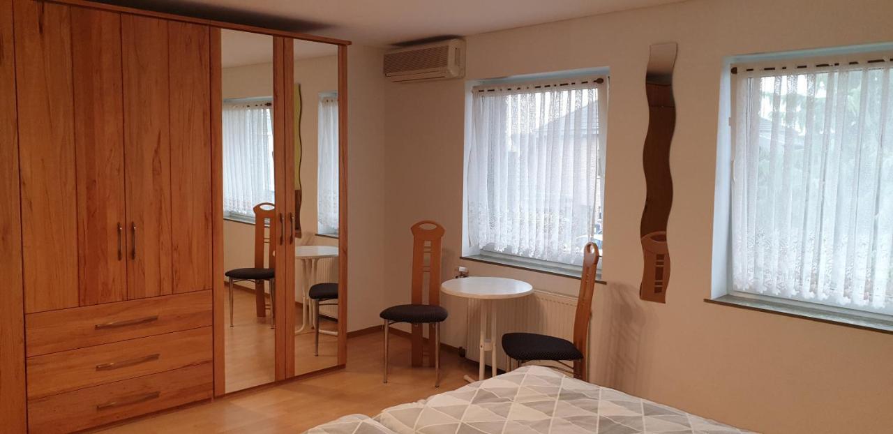 Gaestezimmer Junglas Bornheim  Bagian luar foto