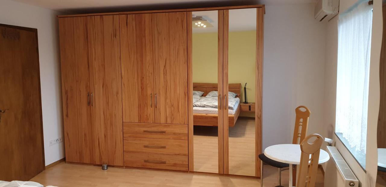 Gaestezimmer Junglas Bornheim  Bagian luar foto
